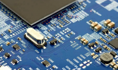 PCB线路板是电子元器件电气连接的提供者，在 PCB设计 中元件的布局十分重要，会影响着产品最终的使用性能。如果元件布局、排列的不合理，将会导致产品的电气性能和机械性能下降，而且也会给装配和维修带来不便。那么如何合理布局PCB线路板元件呢? PCBA控制板