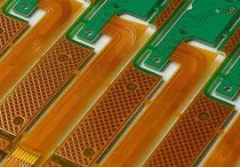FPC电路板也叫柔性电路板，简称软板，行业内俗称FPC，是用柔性的绝缘基材(主要是聚酰亚胺或聚酯薄膜)制成的印刷电路板，具有许多硬性印刷电路板不具备的优点，例如它可以自由弯曲、卷绕、折叠，利用FPC可大大缩小电子产品的体积，适用电子产品向高密度、小型