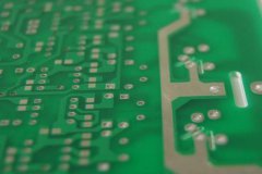 רҵ32PCBٴ·УźŴʱϣɵԴķʧС£˳Ĵ͵ܶˣҽܶ˽ȫնκη䡣Ҫﵽִ䣬·е迹ͷڲ迹ȲгΪ迹ƥ䡣ƸPCB